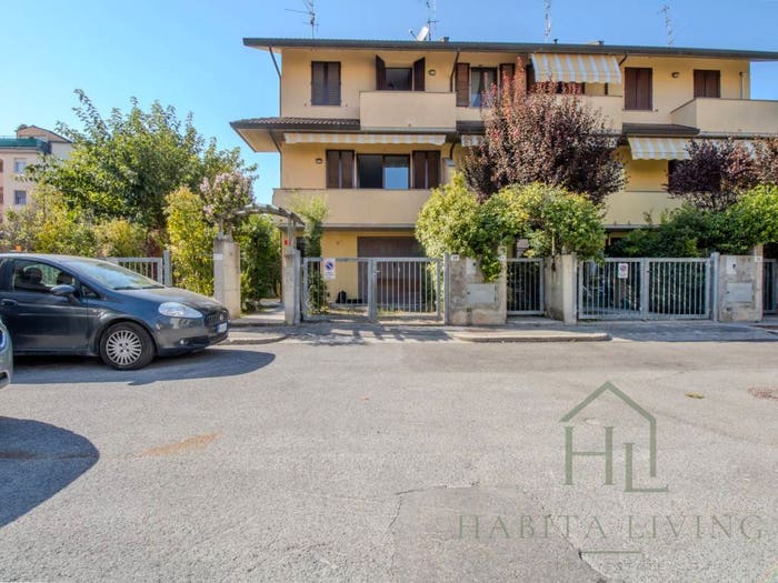 Casa con 5 locali in vendita in Via Fontana Di Riatti, Romiti, Forlì