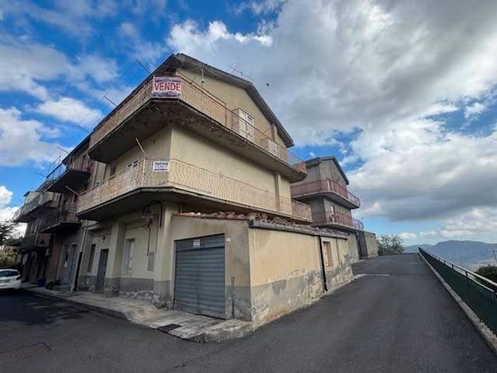 Casa con 6 locali in vendita in Via Catenanuova, Troina