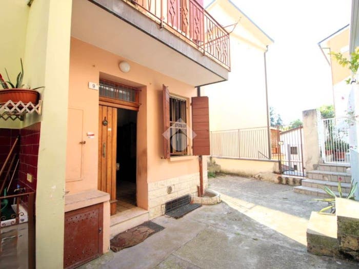 Casa quadrilocale in vendita in Via San Martino, Centro Storico, Cesena