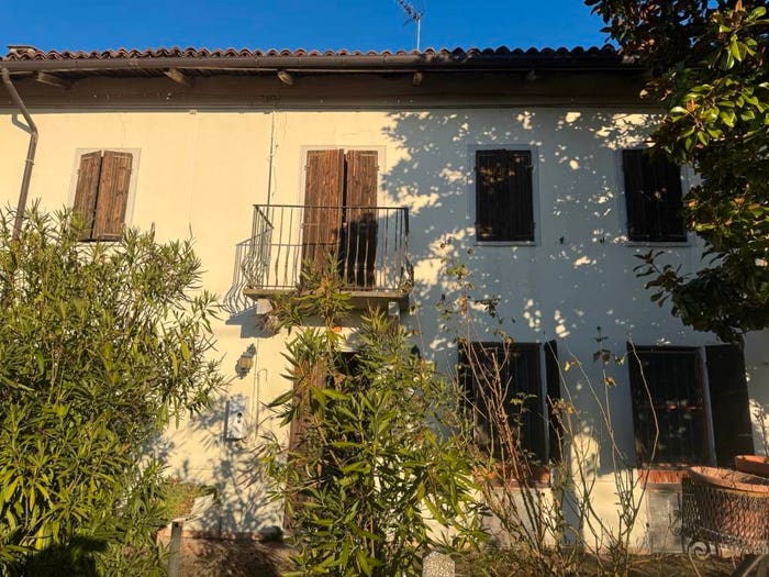 Casa con 6 locali in vendita in Strada Pocciano, Calliano