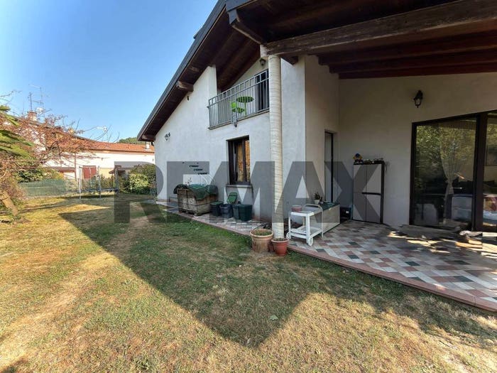 Casa con 6 locali in vendita in VIA CARDUCCI, Centro, Gazzada Schianno