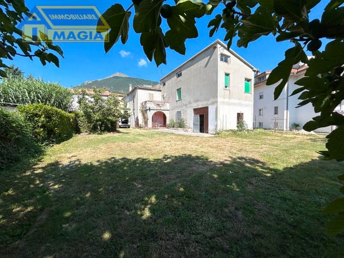 Casa con 6 locali in vendita in Civitella del Tronto