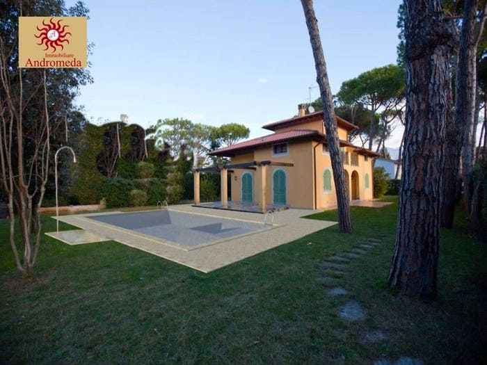 Casa con 6 locali in vendita in Via Scassi Carli, Centro, Forte dei Marmi