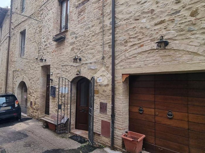 Casa con 6 locali in vendita in Via dei Forni, Centro, Bevagna