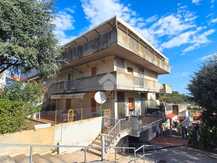 Appartamento con 6 locali in vendita in Via G Mazzini, Acquaviva Picena