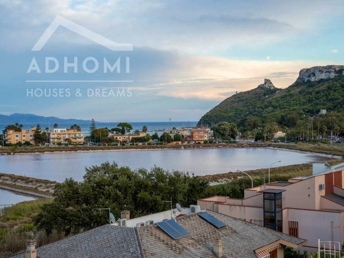 Appartamento con 5 locali in vendita in Via Isola Gallinara, Quartiere del Sole, Cagliari