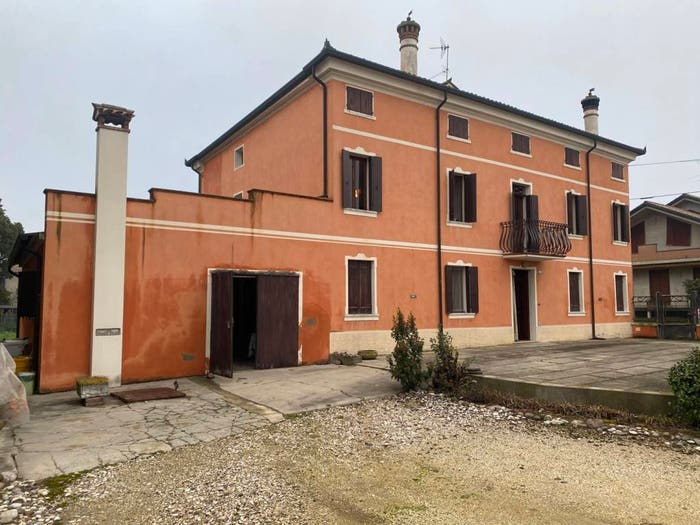 Casa con 6 locali in vendita in Via Adolfo Azzi, Trecenta