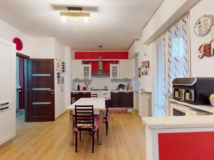 Appartamento trilocale in vendita in via San Pietro, Centro, Masone