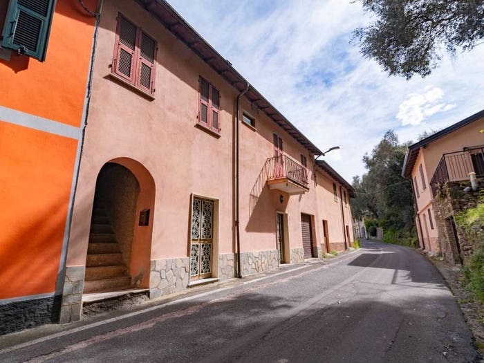 Casa con 6 locali in vendita in Viale Martiri della Foce, Centro, Albenga