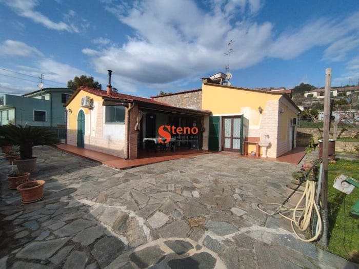 Casa con 6 locali in vendita in VIA ANNA FRANK, Caramagna, Imperia