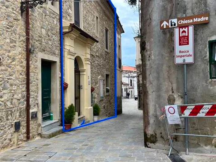 Casa con 6 locali in vendita in Corso Federico Ii Di Svevia, Centro, Rocca Imperiale