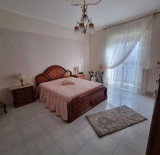 Casa quadrilocale in vendita in Via Venezia, Bronte