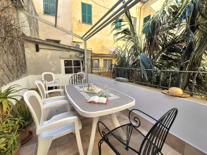 Appartamento quadrilocale in vendita in Via Matteo Vinzone, Centro, Pietra Ligure