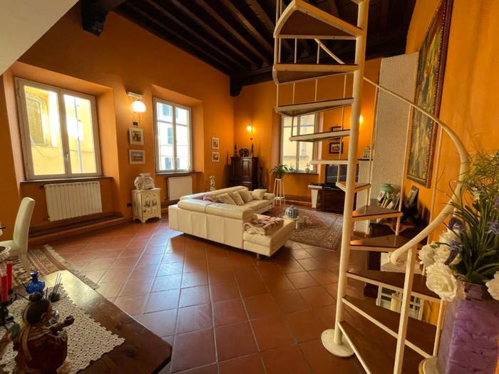 Appartamento con 5 locali in vendita in Piazza dell'Anfiteatro, Piazza Anfiteatro Torre Guinigi, Lucca
