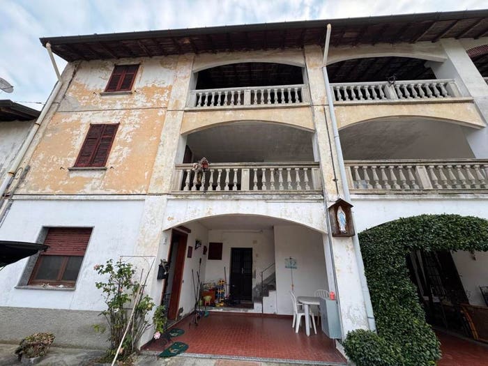 Casa con 6 locali in vendita in Via Luigi Cadorna, Centro, Brebbia
