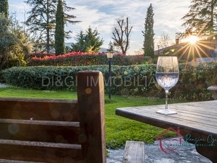 Appartamento trilocale in vendita in Via del Golf, Villafranca, Garlenda