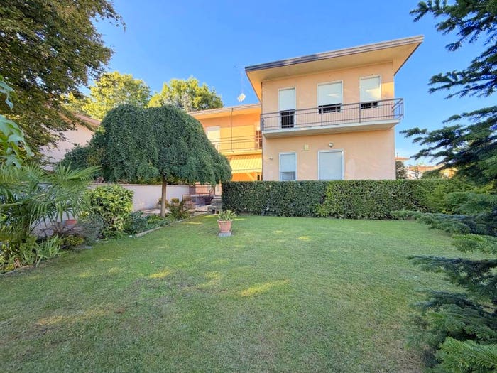 Casa con 6 locali in vendita in Centro, Inveruno