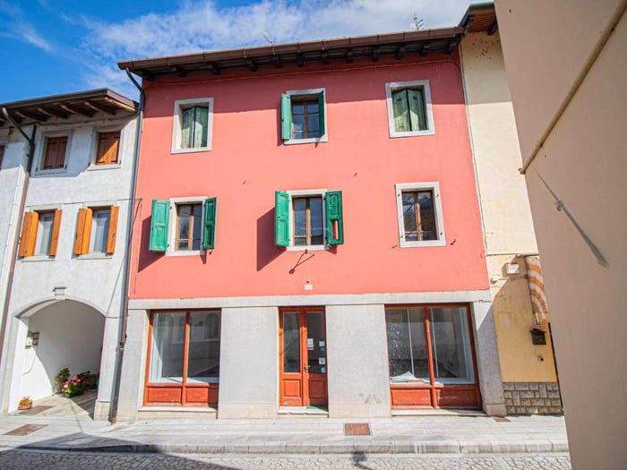 Casa con 6 locali in vendita in Via Roma, Centro, Pulfero