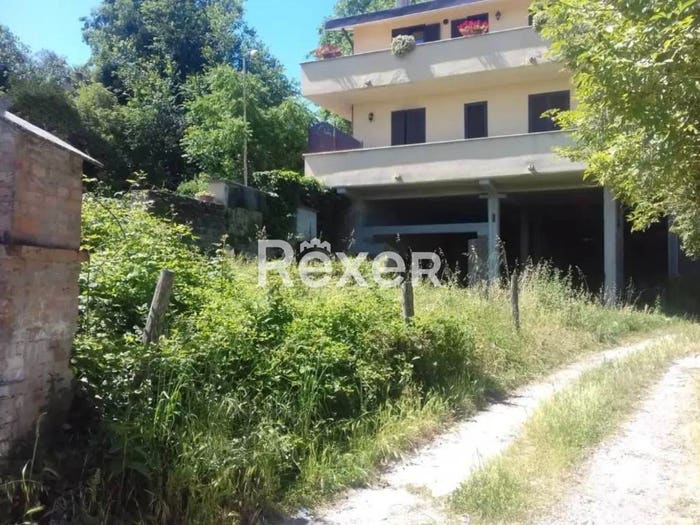 Appartamento trilocale in vendita in Strada Vignalelese, Centro, Fabrica di Roma