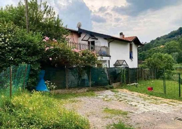 Appartamento trilocale in vendita in Via g verga, Centro, Bisuschio