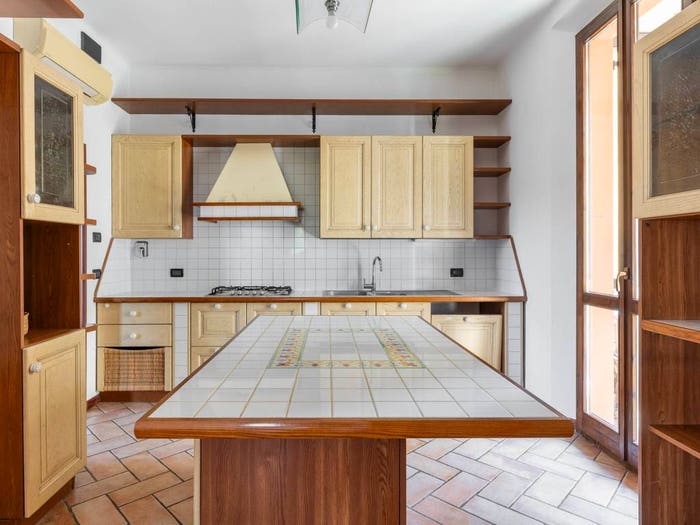 Appartamento con 6 locali in vendita in Via delle Tofane, Costa, Bologna