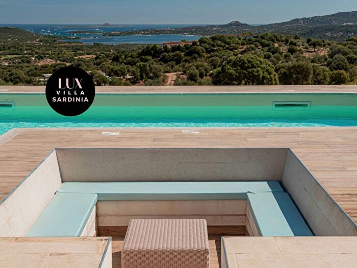 Casa con 6 locali in vendita in Strada Statale Orientale Sarda, Cugnana, Olbia