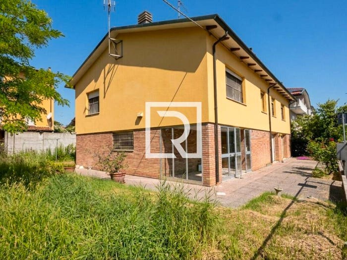 Casa con 6 locali in vendita in VIA MONTEROTONDO, Vicoli Redentore, Ravenna
