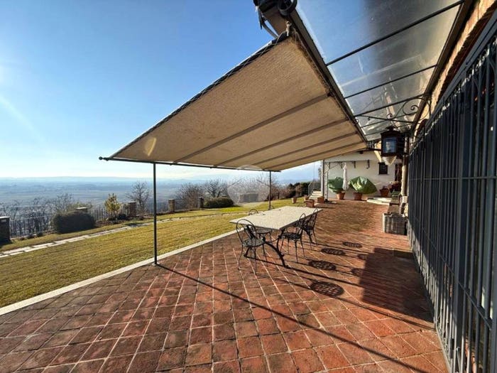 Casa con 6 locali in vendita in VIA COSSAVELLA, Bollengo