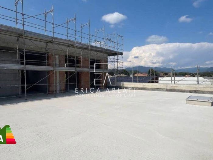 Appartamento quadrilocale in vendita in Via Cristoforo Colombo, Centro, Appiano Gentile