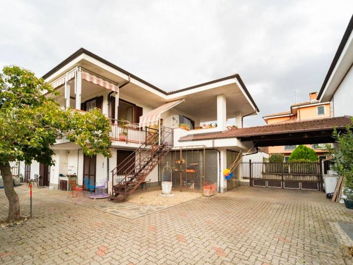 Casa quadrilocale in vendita in Strada Falchetto, Centro, Bra