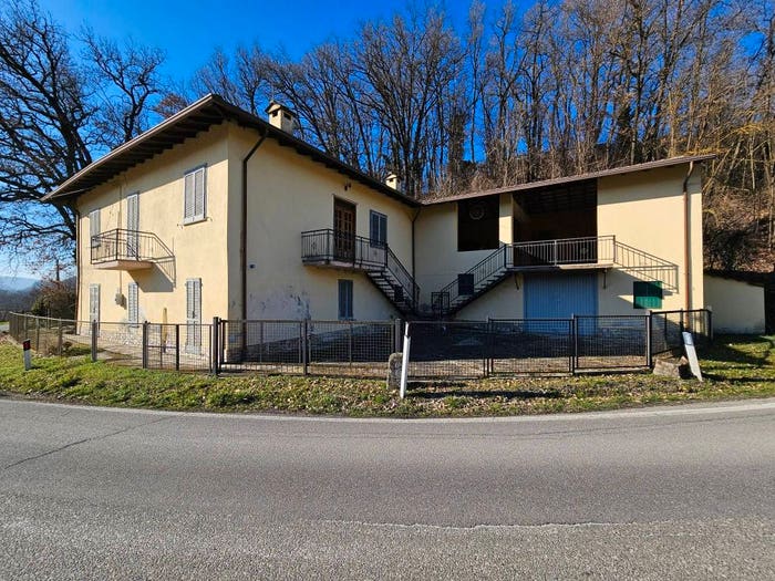 Casa con 6 locali in vendita in Rocca Susella