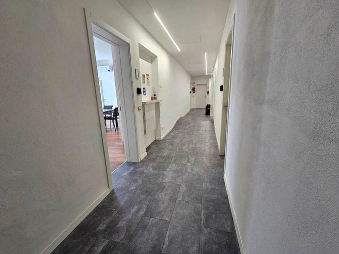 Appartamento con 6 locali in vendita in Via Francesco Petrarca, Centro, Piombino