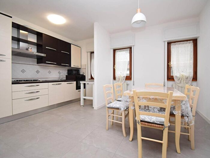 Appartamento quadrilocale in vendita in Via Fratelli Rosselli, Seravezza