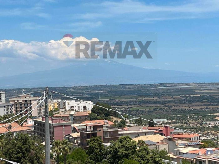 Casa con 6 locali in vendita in via gorizia, Centro, Melilli