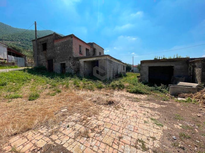Casa con 6 locali in vendita in Strada Provinciale TeleseGioia, Faicchio