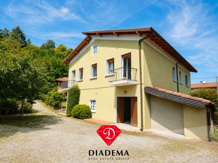 Casa con 6 locali in vendita in Via Ettore Stocchetti, Centro, Besozzo
