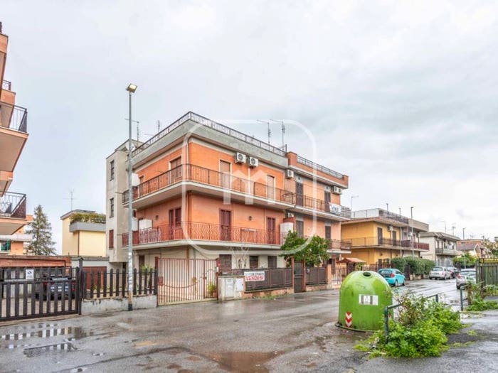 Appartamento trilocale in vendita in Via Campofiorito, Rocca Cencia, Roma