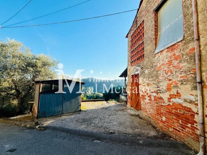 Casa con 6 locali in vendita in Chiatri Piazzano, Lucca