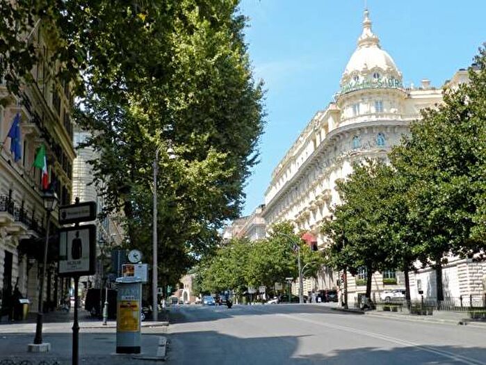 Appartamento con 6 locali in vendita in Via Vittorio Veneto, Vittorio Veneto, Roma
