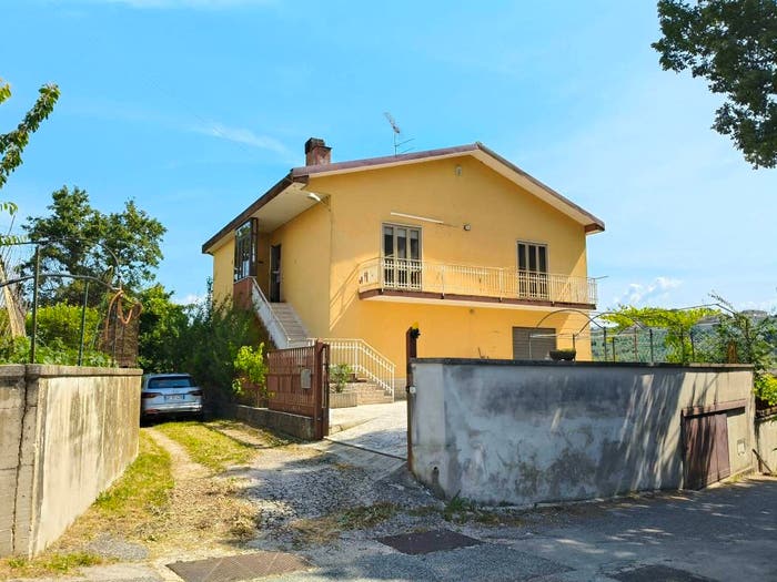 Casa quadrilocale in vendita in Strada Provinciale Ponte SelvaCastellaccio, Centro, Paliano