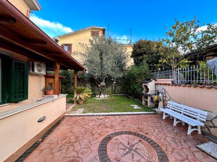 Casa quadrilocale in vendita in Via Toscana, Cecchina, Albano Laziale