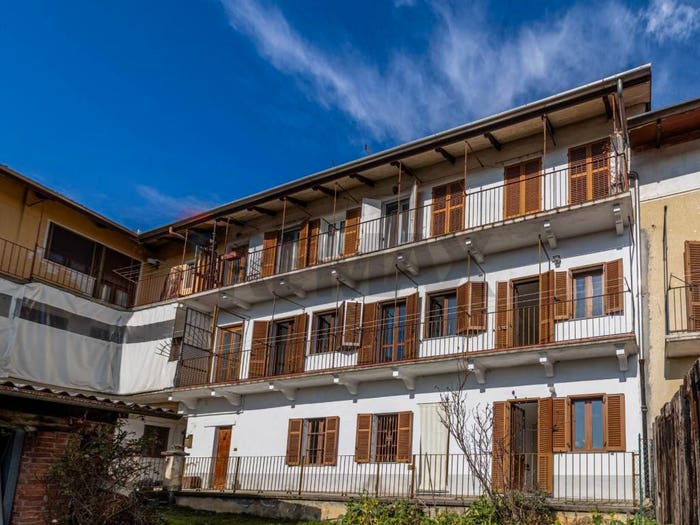 Appartamento con 6 locali in vendita in Via IV Novembre, Centro, Ronco Biellese
