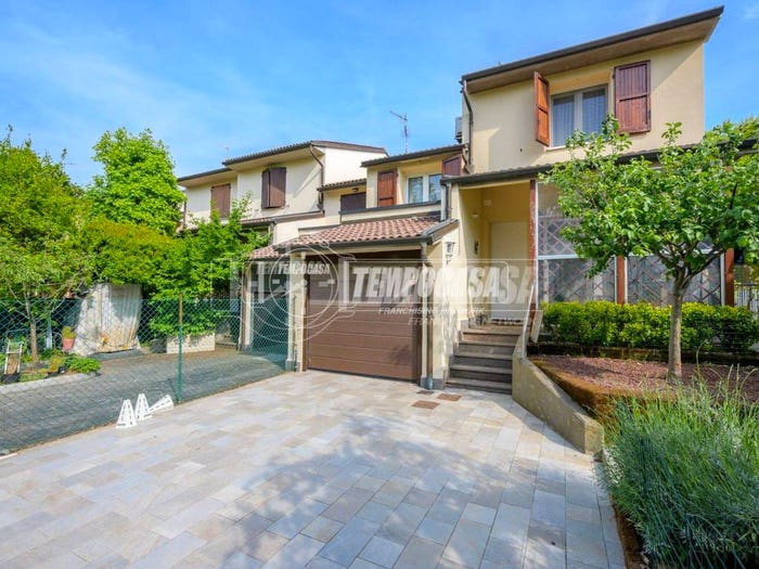 Casa con 5 locali in vendita in Via Alcide De Gasperi, Centro, Ozzano dell'Emilia
