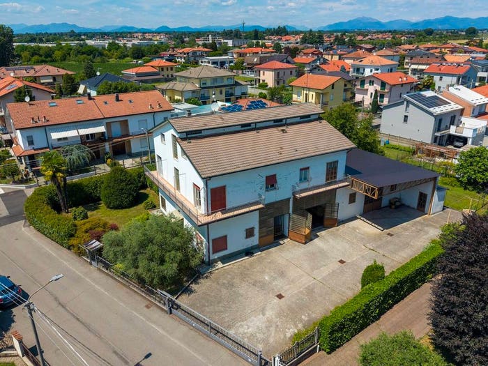 Casa con 6 locali in vendita in Via Libertà, Centro, Cislago