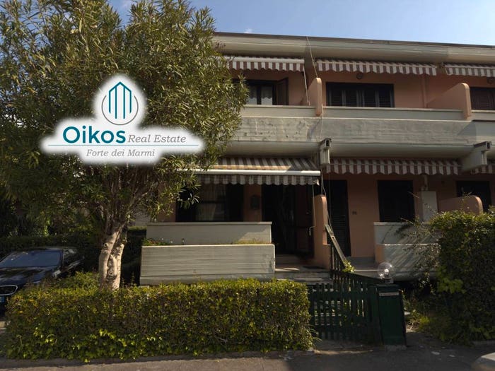 Casa con 5 locali in vendita in Viale Roma, Marina di Massa Centro, Massa