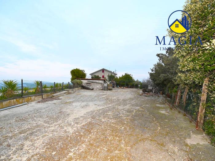Casa con 6 locali in vendita in CONTRADA VALLE ORTA, Appignano del Tronto