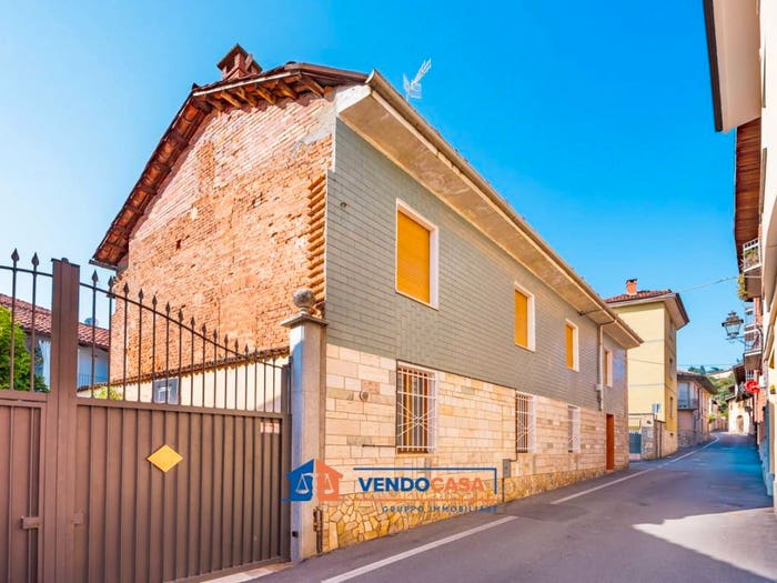 Casa con 5 locali in vendita in Via Bonino, Centro, Bra