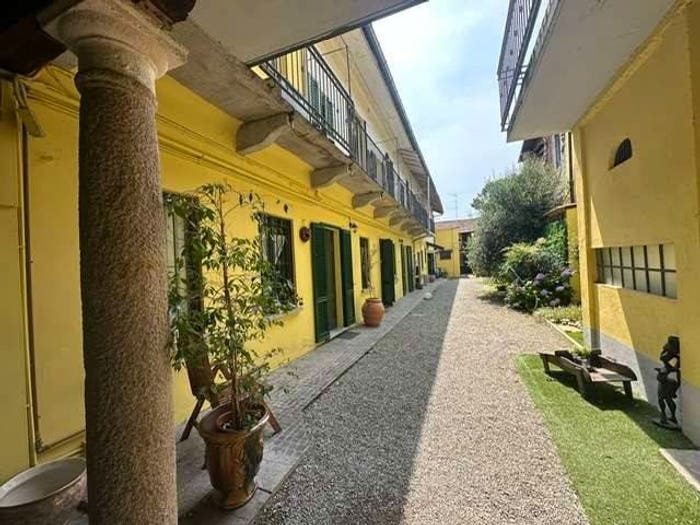 Appartamento bilocale in vendita in via mario greppi, Centro, Angera