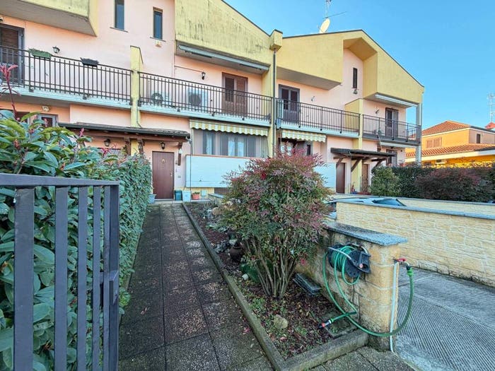 Casa quadrilocale in vendita in Via Giovanni Falcone, Mairano, Noviglio