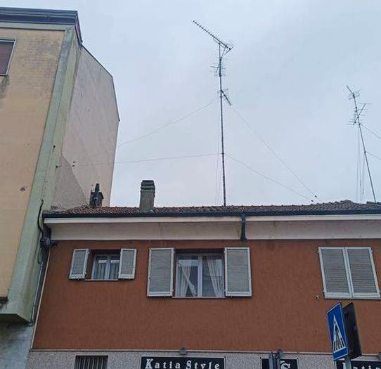 Appartamento trilocale in vendita in Piazza Vittoria, Centro, Locate di Triulzi